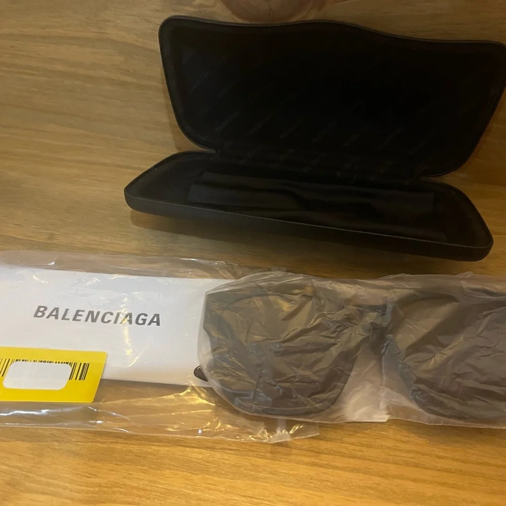 Balenciaga Havana Square Sunglasses - Picture 5 of 7